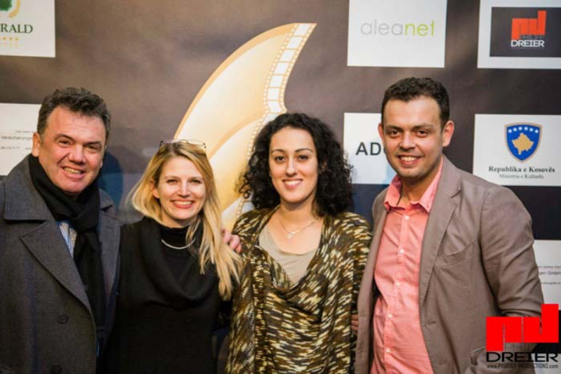 Teambild mit Nathalie Sameli